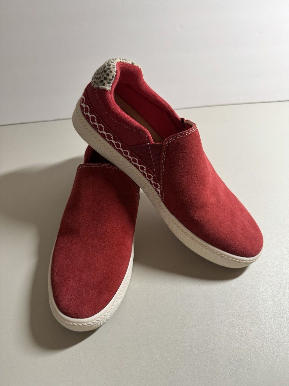EARTH ORIGINS Zandel Red Pepper Suede Slip On Shoes Womens Size 7 Excellent